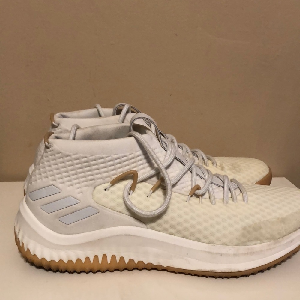Adidas dame 4
